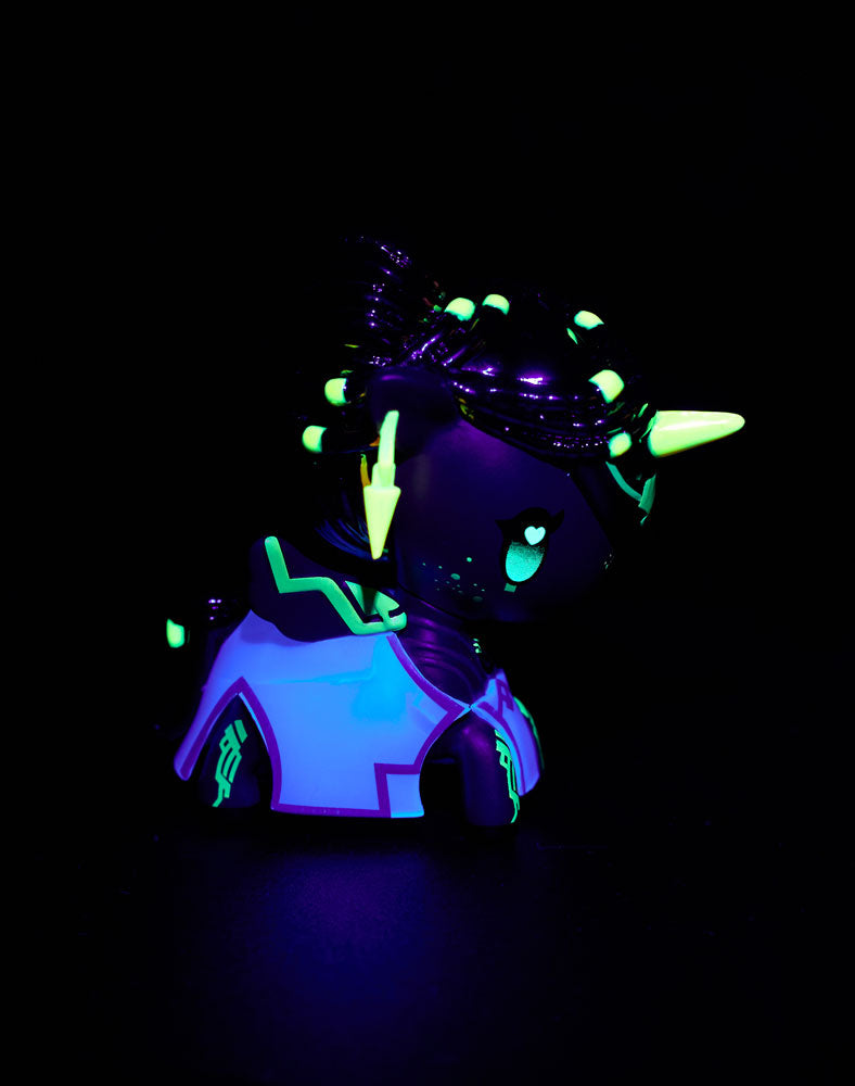 tokidoki-arcane-unicorno-blacklight-chrome-16.jpg