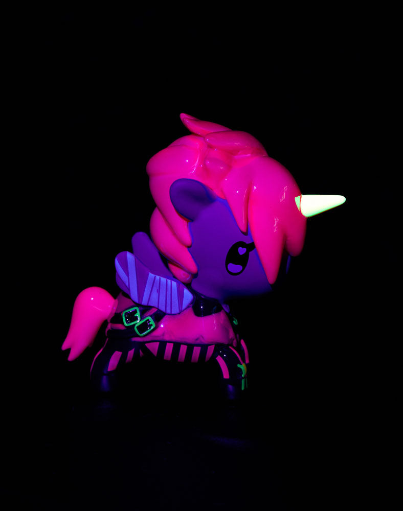 tokidoki-arcane-unicorno-blacklight-chrome-19.jpg